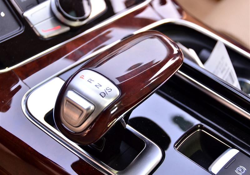 奥迪A8  2011款 3.0TFSI quattro豪华型(245kW)