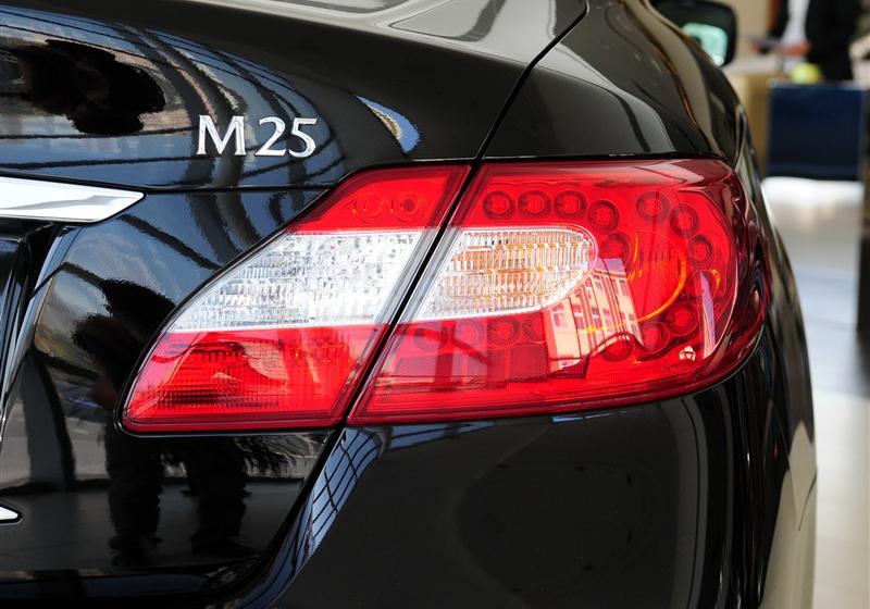 英菲尼迪M系  2011款 M25 豪华型