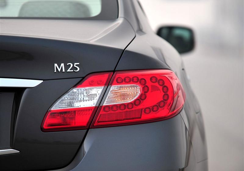 英菲尼迪M系  2011款 M25 奢华型