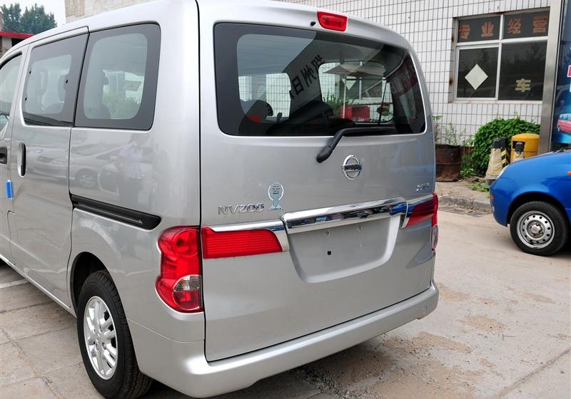 日产NV200  2011款 1.6 尊雅型 232座