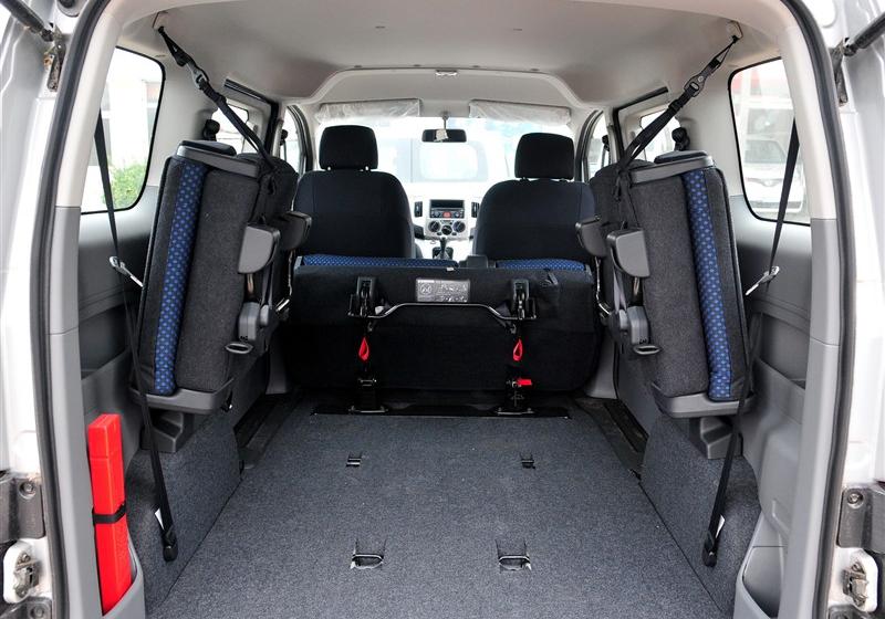 日产NV200  2011款 1.6 尊雅型 232座