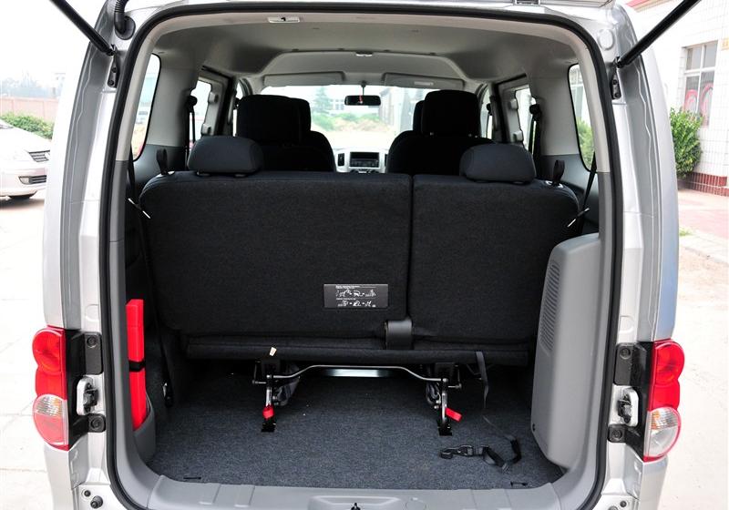 日产NV200  2011款 1.6 尊贵型 223座