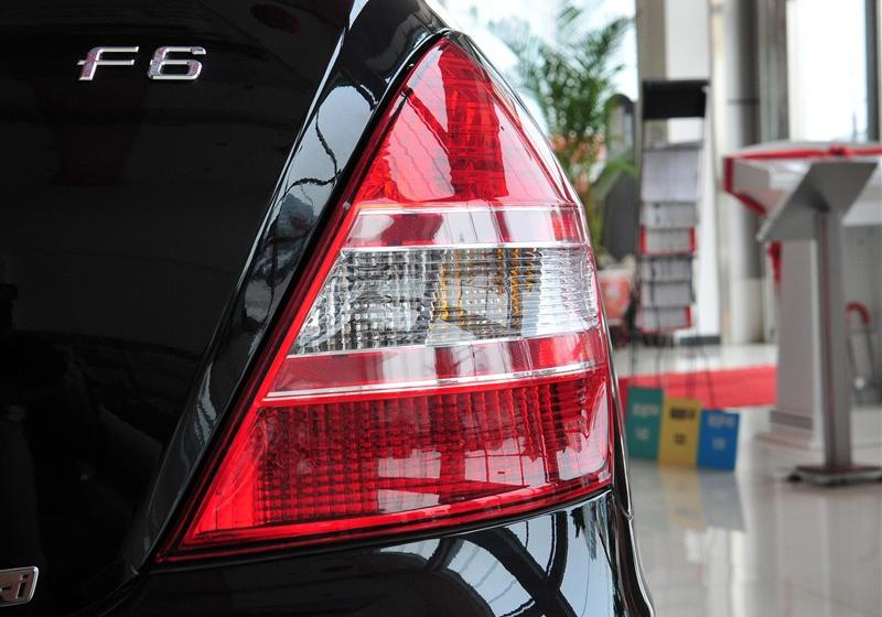比亚迪F6  2011款 黄金版 1.8L MT豪华型