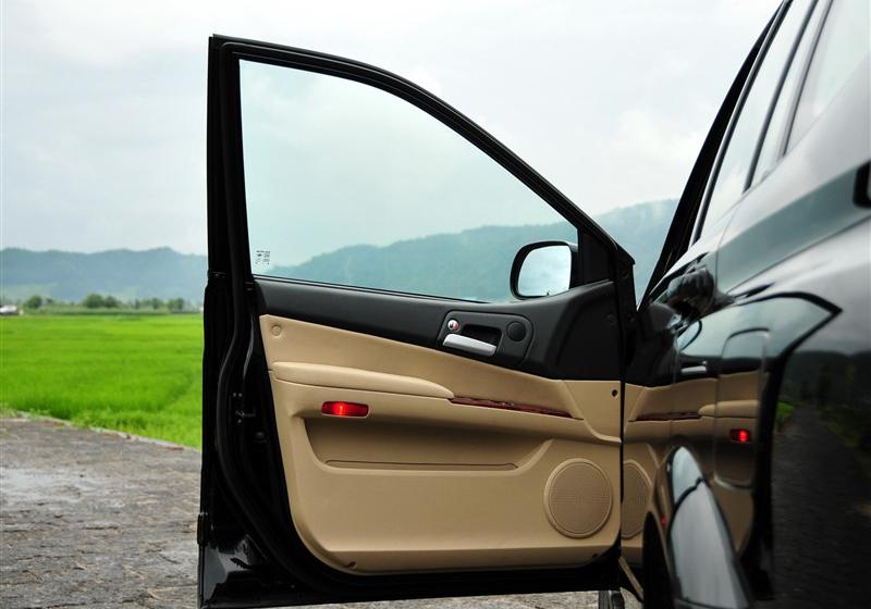 荣威W5  2011款 3.2L 4WD 尊域版
