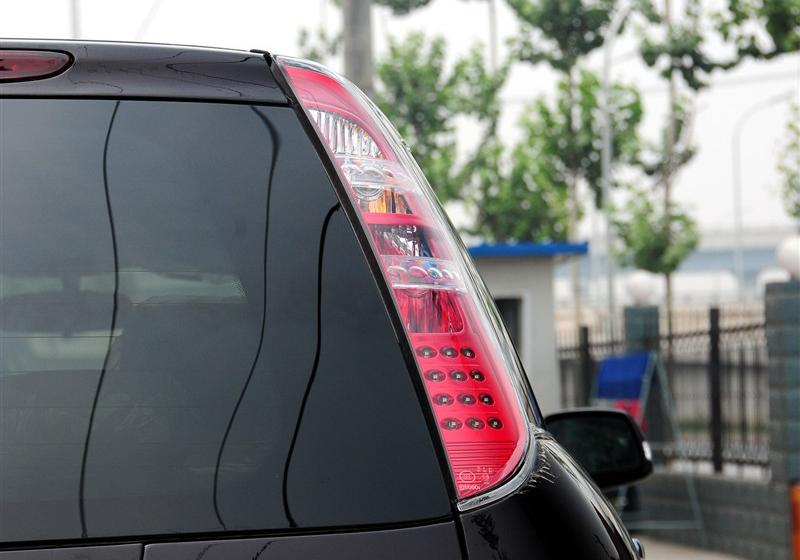 威麟V5  2012款 2.0L 4AT 豪华型