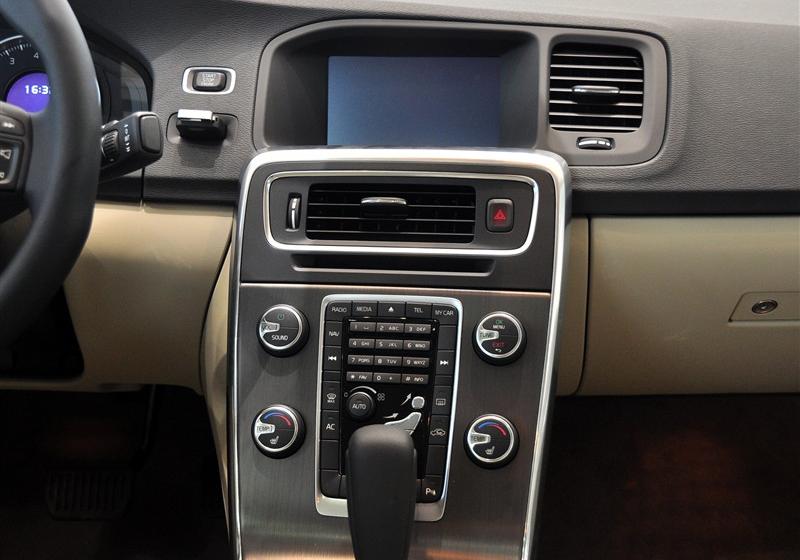 沃尔沃S60  2011款 2.0T 智尊版