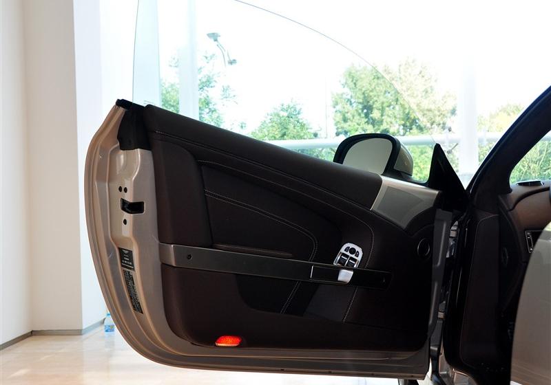 阿斯顿·马丁 Virage 2012款 6.0 Coupe