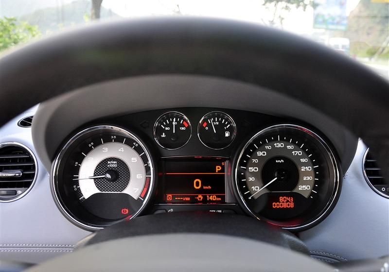 标致(进口) 标致RCZ 2011款 1.6T 豪华运动型