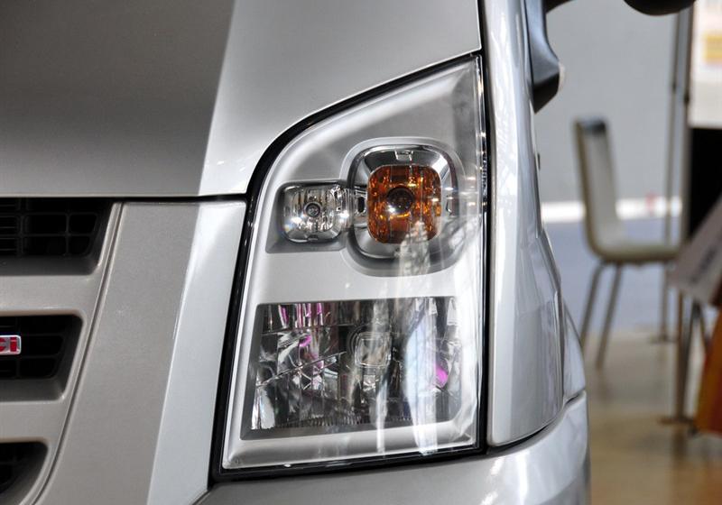 江铃汽车 新世代全顺 2009款 2.4L柴油豪华型短轴中顶Duratorq