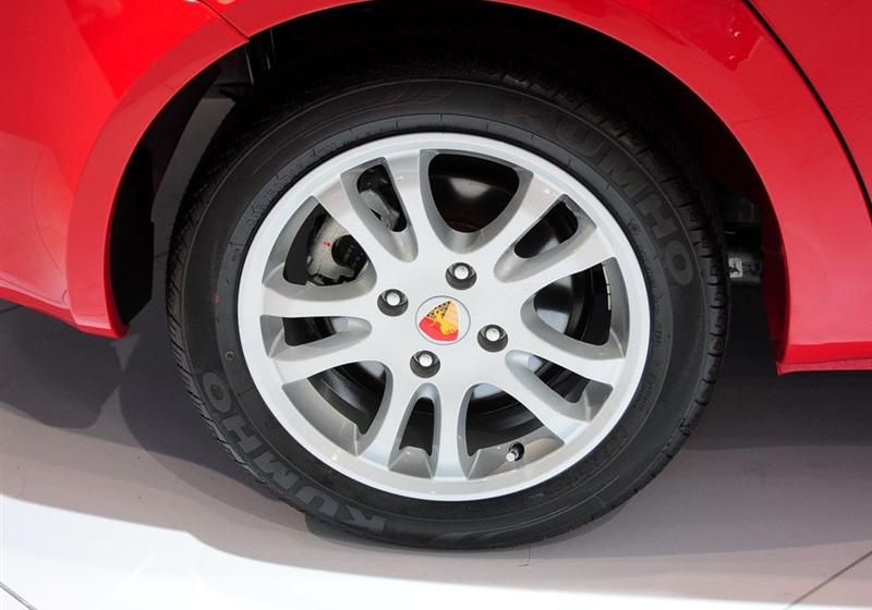 莲花汽车 莲花L5 2011款 Sportback 1.6MT 风尚版