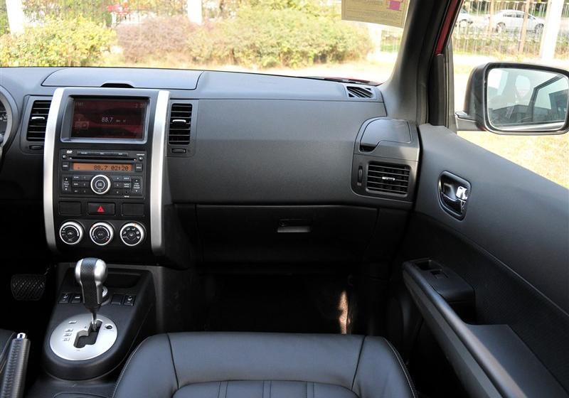 东风日产 奇骏 2012款 2.5L XV 至尊版 CVT 4WD