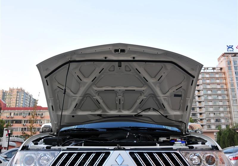 三菱(进口) 帕杰罗·劲畅 2011款 3.0L 豪华运动版