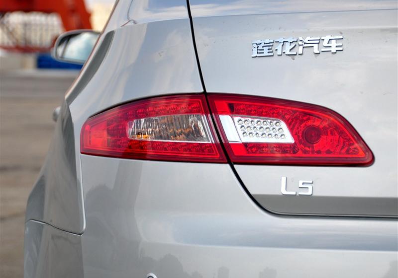 莲花L5  2011款 Sportback 1.6AT 风尚版