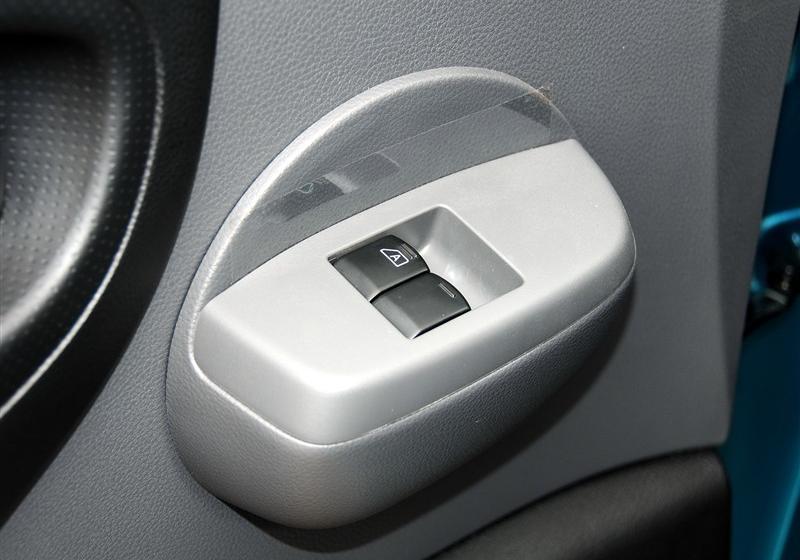 日产NV200  2011款 1.6 尊雅型 223座