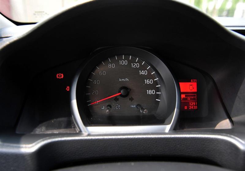 日产NV200  2010款 1.6 尊贵型 232座