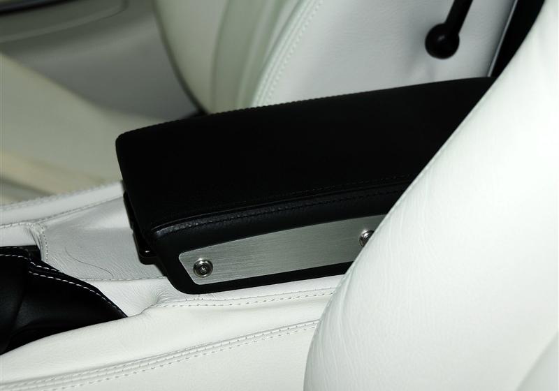 光冈自动车 大蛇 2010款 3.3 AT基本型