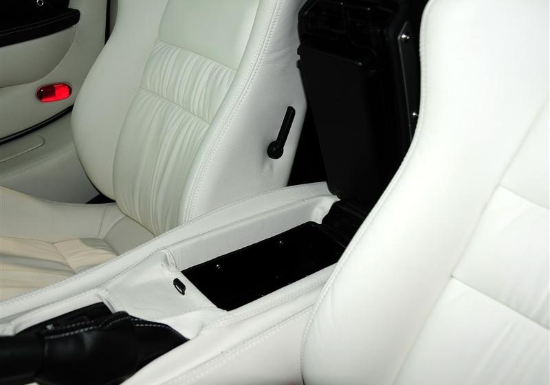 光冈自动车 大蛇 2010款 3.3 AT基本型