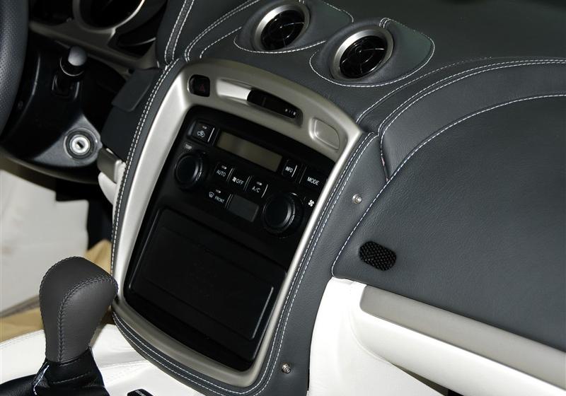 光冈自动车 大蛇 2010款 3.3 AT基本型