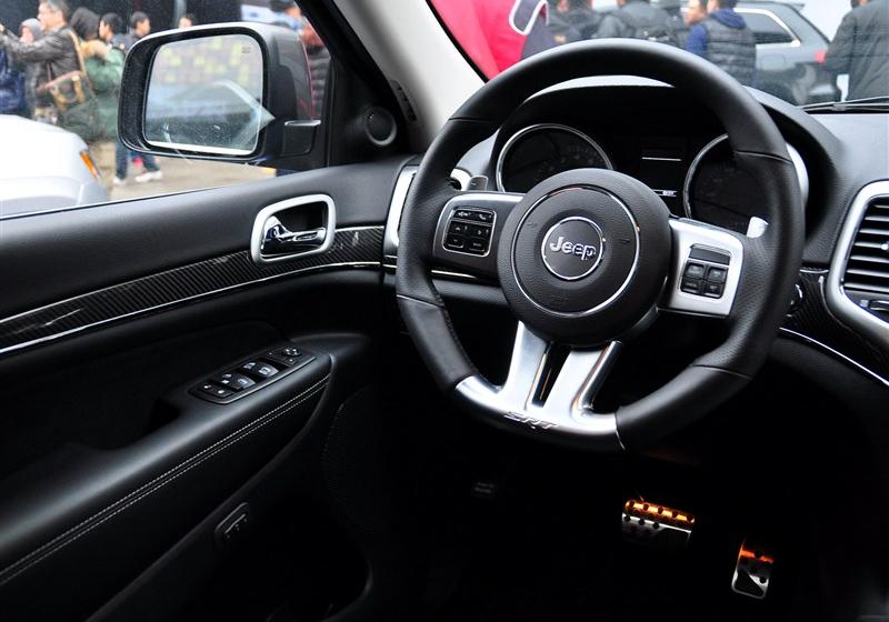 Jeep吉普 大切诺基(进口) 2012款 6.4 SRT8