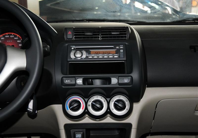 理念S1  2012款 1.5L MT舒适型