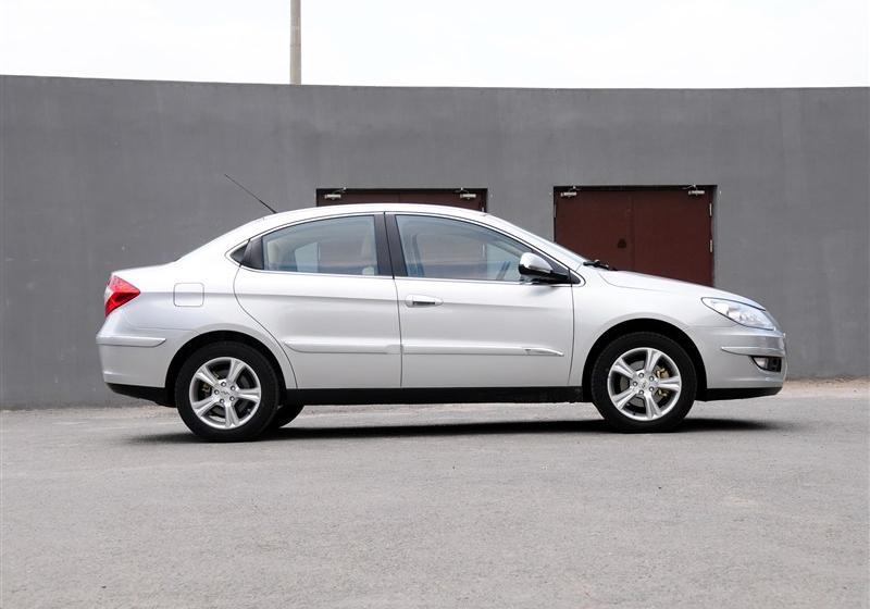 奇瑞A3  2012款 三厢 1.6CVT 进取型