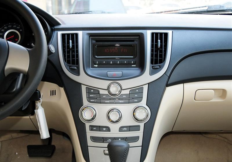 奇瑞A3  2012款 三厢 1.6CVT 进取型