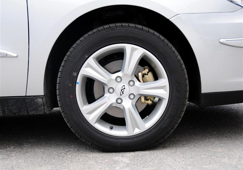 奇瑞A3  2012款 三厢 1.6CVT 进取型