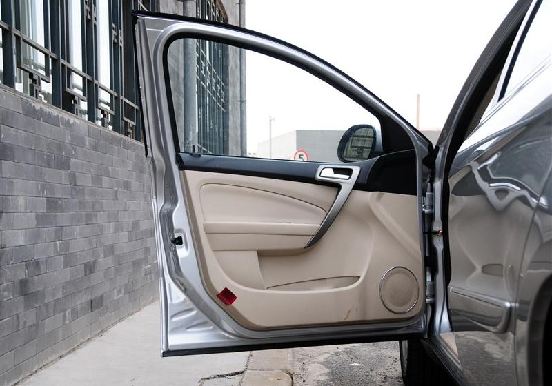 奇瑞A3  2012款 三厢 1.6CVT 进取型