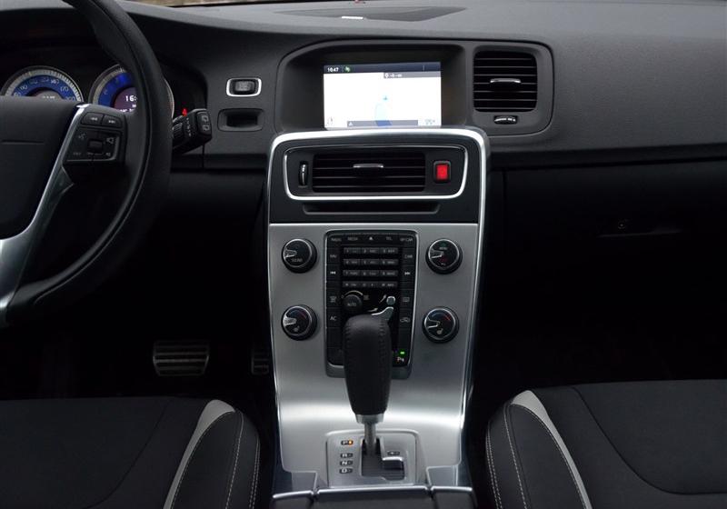 沃尔沃V60  2012款 3.0 T6 AWD 运动版