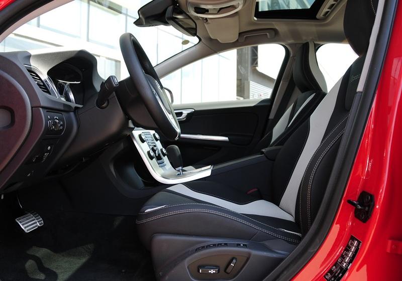 沃尔沃V60  2012款 3.0 T6 AWD 运动版