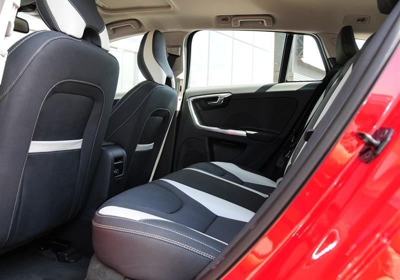 沃尔沃V60  2012款 3.0 T6 AWD 运动版