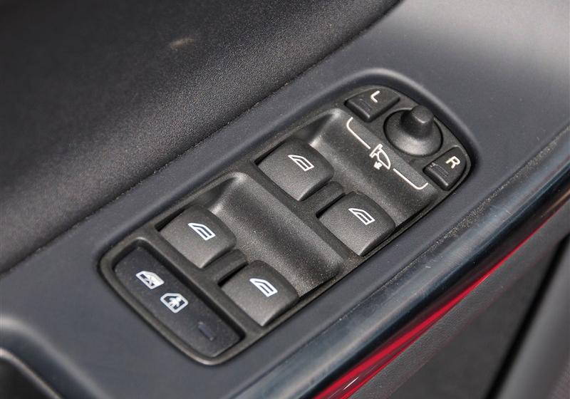 沃尔沃V60  2012款 3.0 T6 AWD 运动版