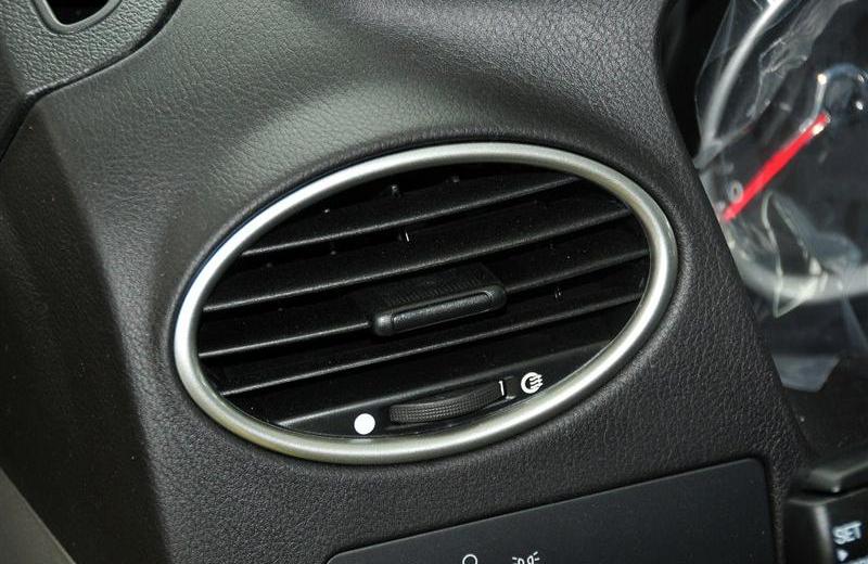 2012款 两厢经典 1.8 AT基本型