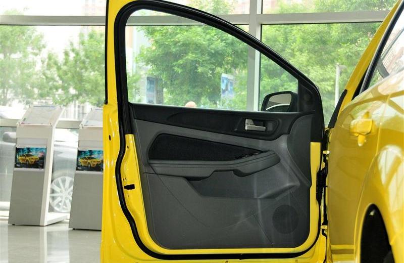 2012款 两厢经典 1.8 AT基本型