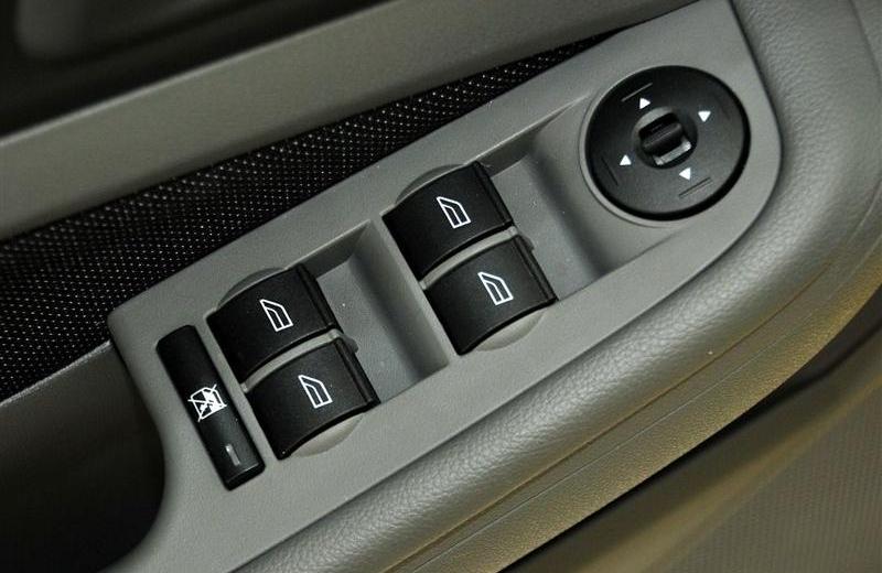 2012款 两厢经典 1.8 AT基本型