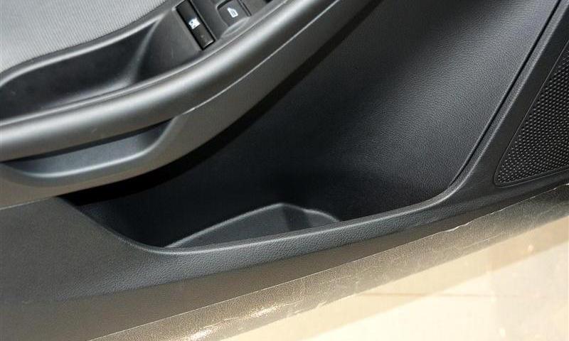 2012款 两厢1.6 AT舒适型