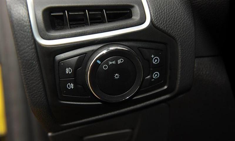 2012款 两厢2.0 MT豪华运动型