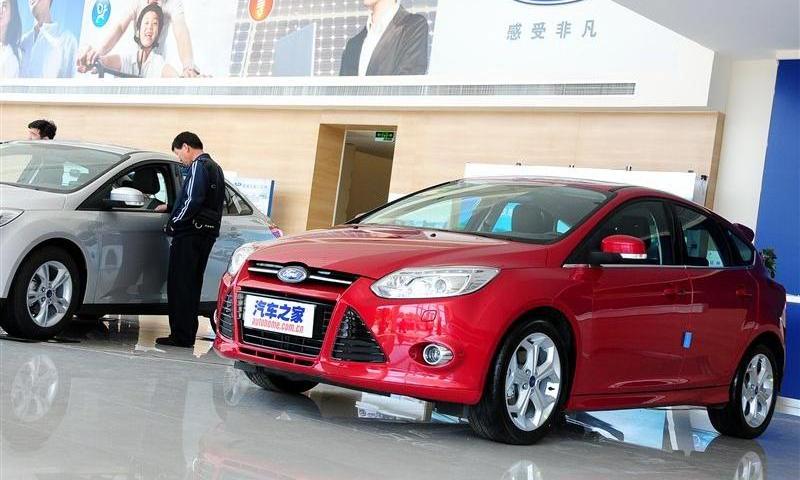 2012款 两厢2.0 AT豪华运动型