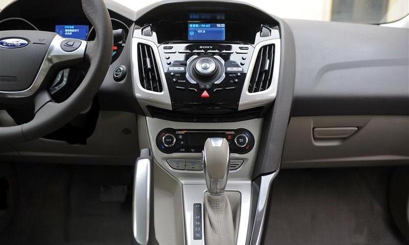 2012款 三厢2.0 AT旗舰型