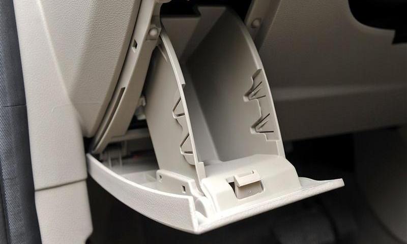 2012款 三厢2.0 AT旗舰型