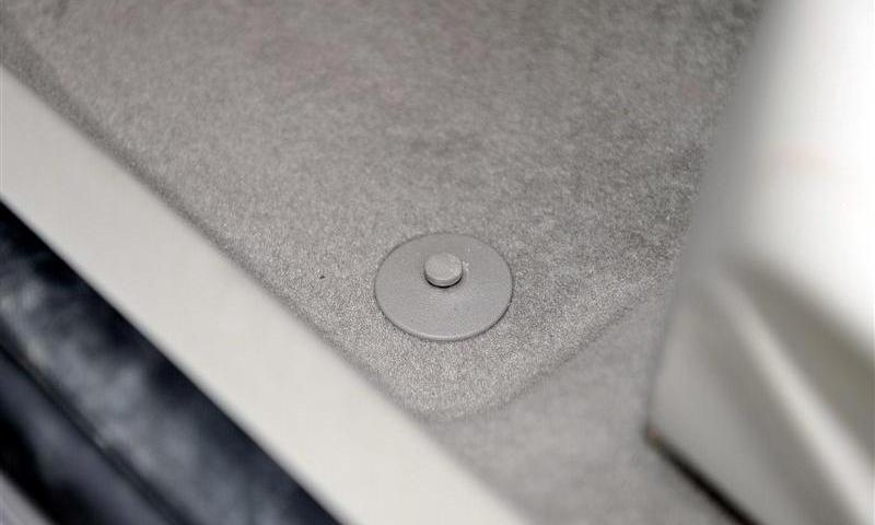 2012款 三厢2.0 AT旗舰型