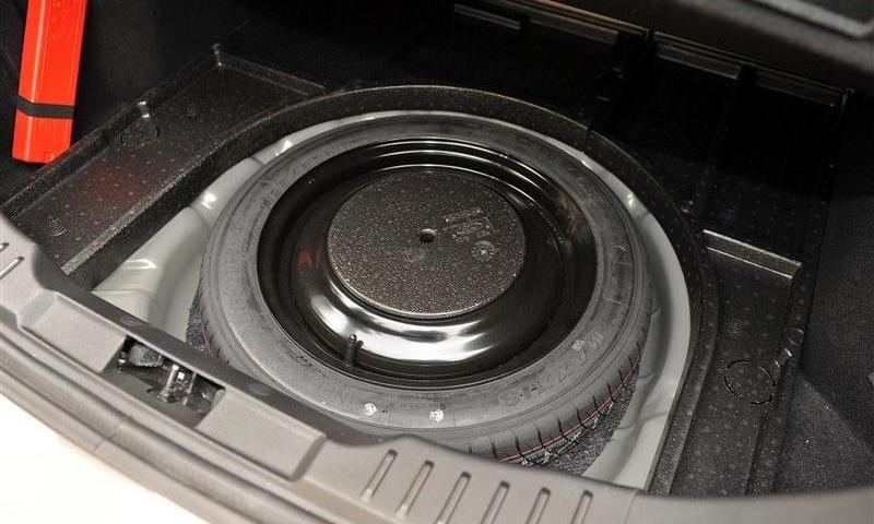 2012款 三厢2.0 AT旗舰型
