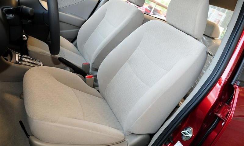 2012款 1.3L AT舒适型