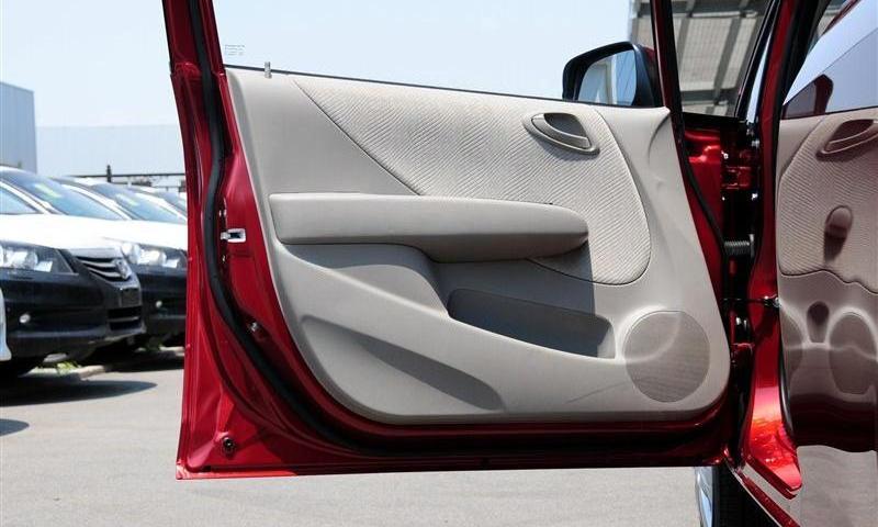 2012款 1.3L AT舒适型