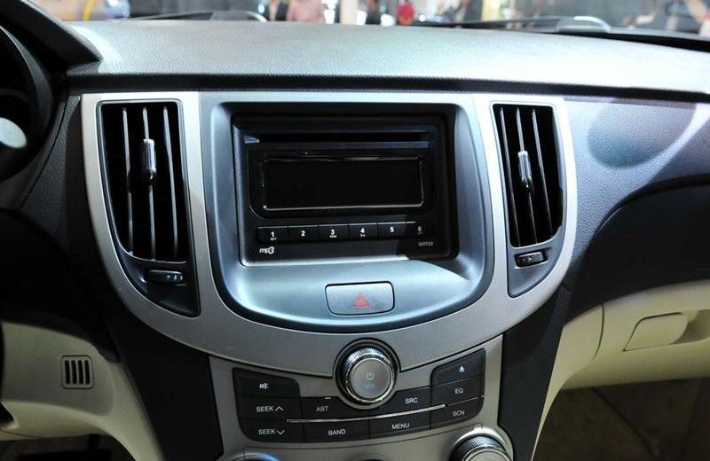 2012款 三厢 1.6CVT 尊贵型