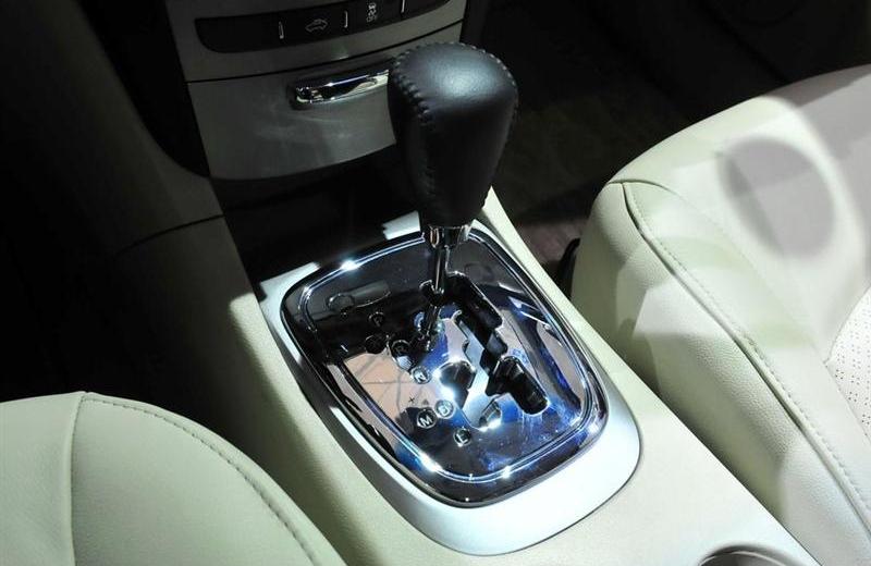 2012款 三厢 1.6CVT 尊贵型