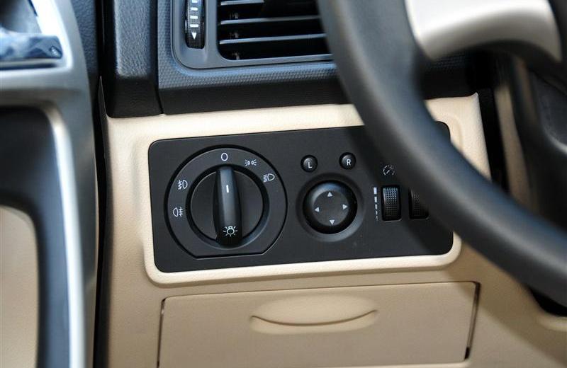 2012款 三厢 1.6CVT 进取型