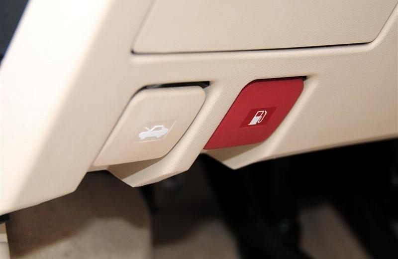 2012款 三厢 1.6CVT 进取型