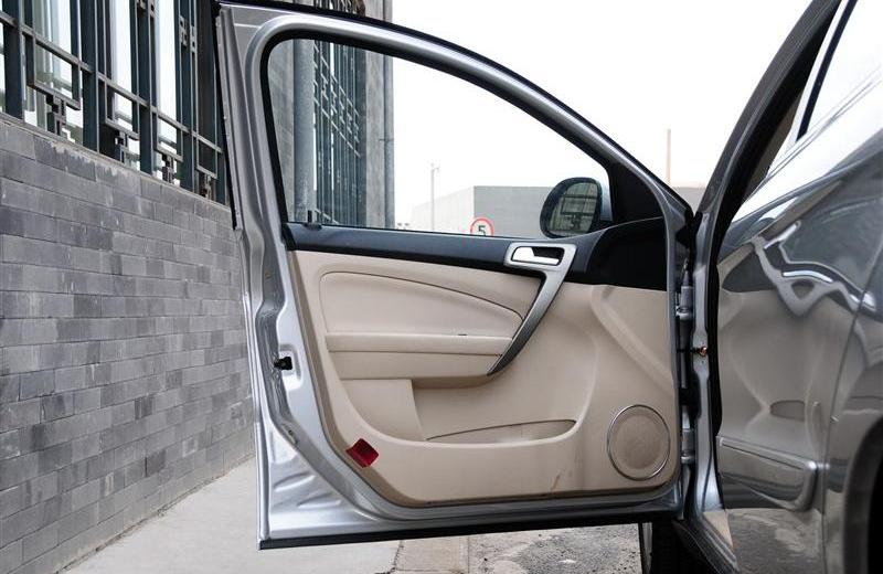 2012款 三厢 1.6CVT 进取型