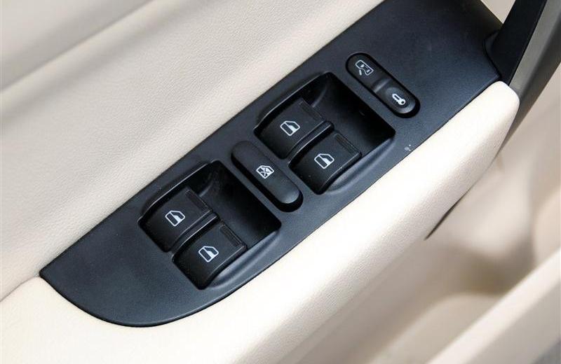 2012款 三厢 1.6CVT 进取型